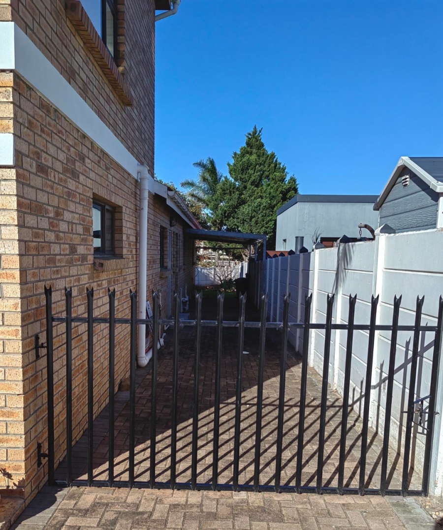 4 Bedroom Property for Sale in Wavecrest Eastern Cape